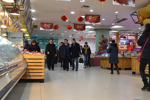 市委常委、副市長(cháng)王德勝來(lái)浙北超市檢查物資供應