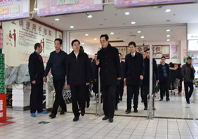 陳偉俊副省長(cháng)到浙北超市米蘭店檢查食品安全工作