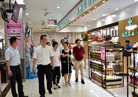 市政協(xié)副主席李紅調研“兩山”名特優(yōu)農產(chǎn)品直銷(xiāo)總匯