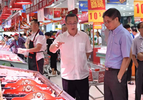省發(fā)改委副主任謝曉波一行來(lái)浙北超市紅旗路店調研豬肉市場(chǎng)供應情況